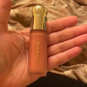 Rare Beauty liquid blush in Hope